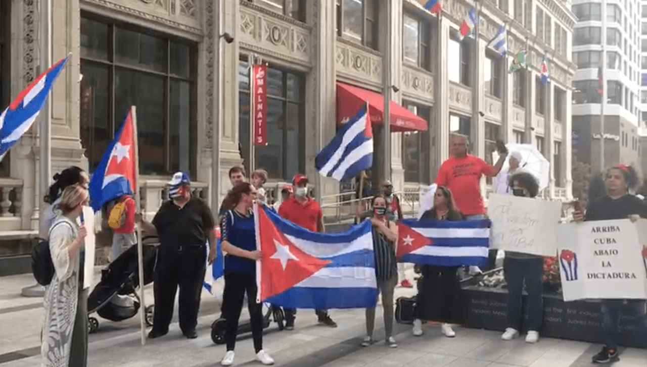 <b>¿Qué pasa en Cuba?</b>
<br>Las manifestaciones nacen a raíz de las protestas en la isla tras 62 años de represión de la dictadura, décadas de precariedad, falta de manejo adecuado la sistema de salúd público, la falta de accesibilidad a alimentos y otras necesidades básicas.