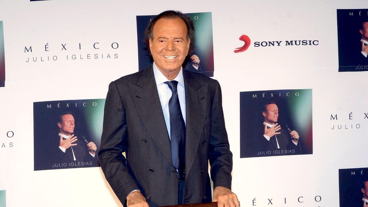 Julio Iglesias pide frenar investigación en España tras acusaciones de acoso y agresión