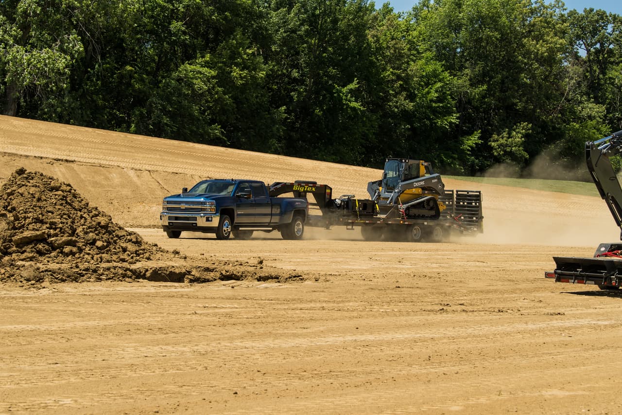 Las cifras oficiales informan que este puede arrastrar hasta 23,000 libras y cargar hasta 7,153 libras.