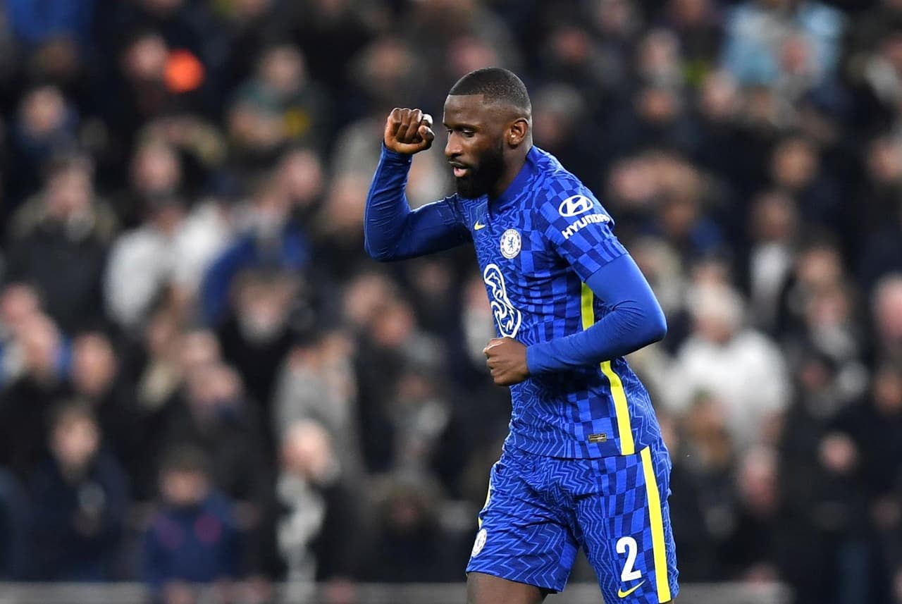 Chelsea se impone por la mínima en la semifinal de vuelta 1-0 y se lleva el triunfo sobre el Tottenham, siendo el primer finalista para la Copa de la Liga de Inglaterra. Antonio Rüdiger le dio el triunfo a los 'Blues' al minuto 18'. El marcador global fue de 3 a cero.