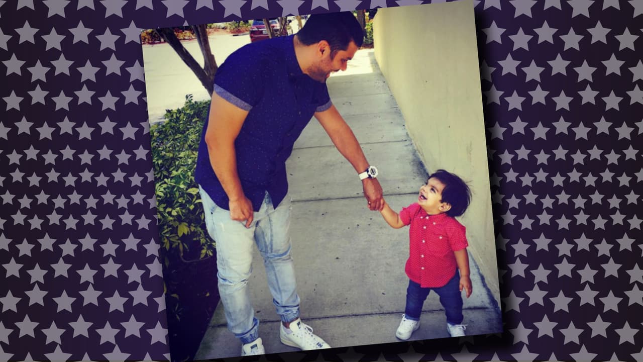 Papi y Matteo de paseo y con el mismo look.