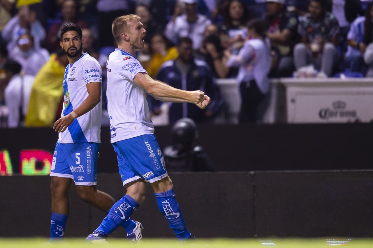 Puebla finalmente abrió el marcador al 55’ gracias a un doble remate de Fernando Aristeguieta para vencer a Ochoa a primer poste.