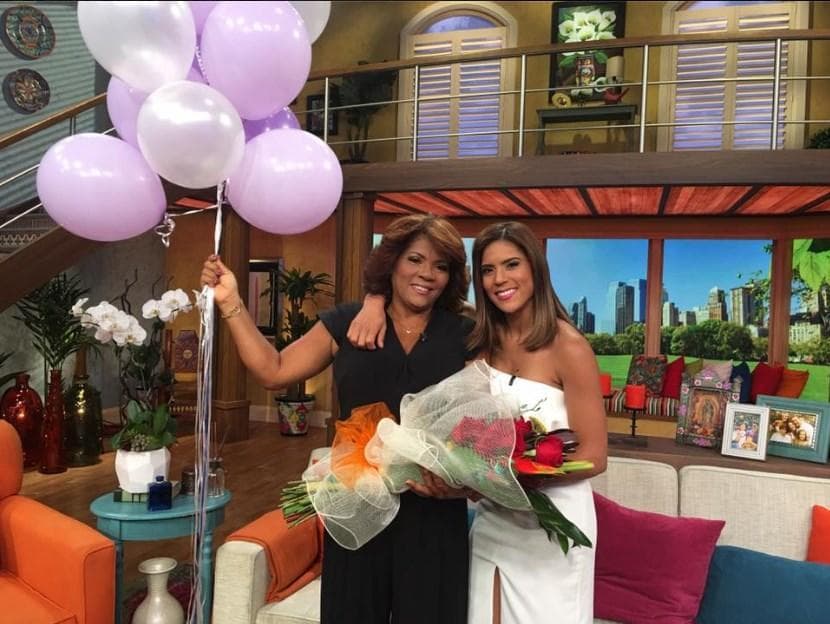 Cada que le es posible, Francisca le devuelve a su madre un poco de lo que ella le dio.