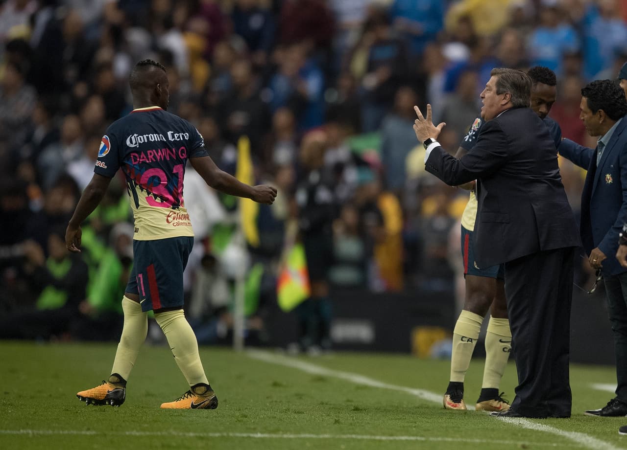 Ni siquiera el respaldo del actual técnico de América, Miguel 'Piojo' Herrera fue suficiente para que el colombiano pudiera seguir en México.