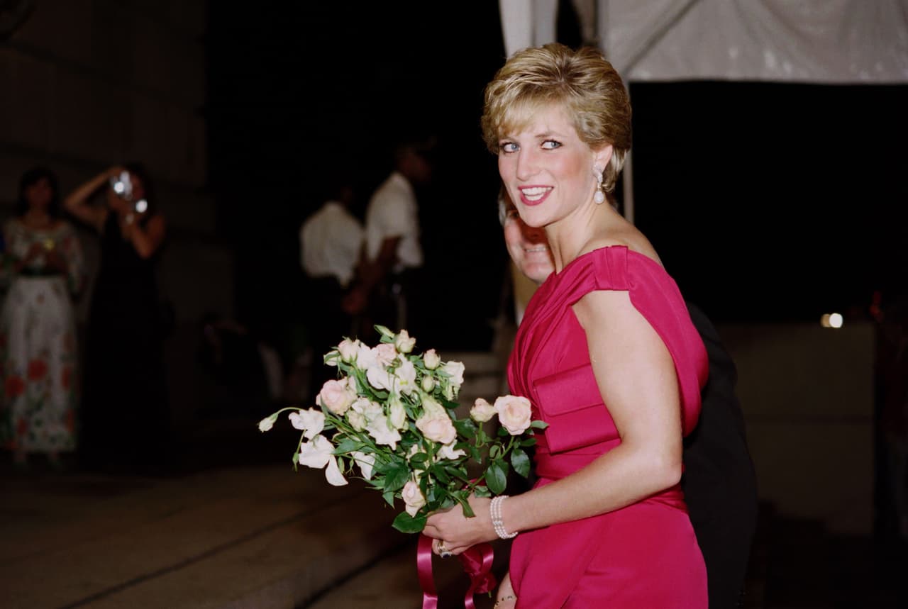 Princess Diana To Receive Statue 20 Years After Her Death