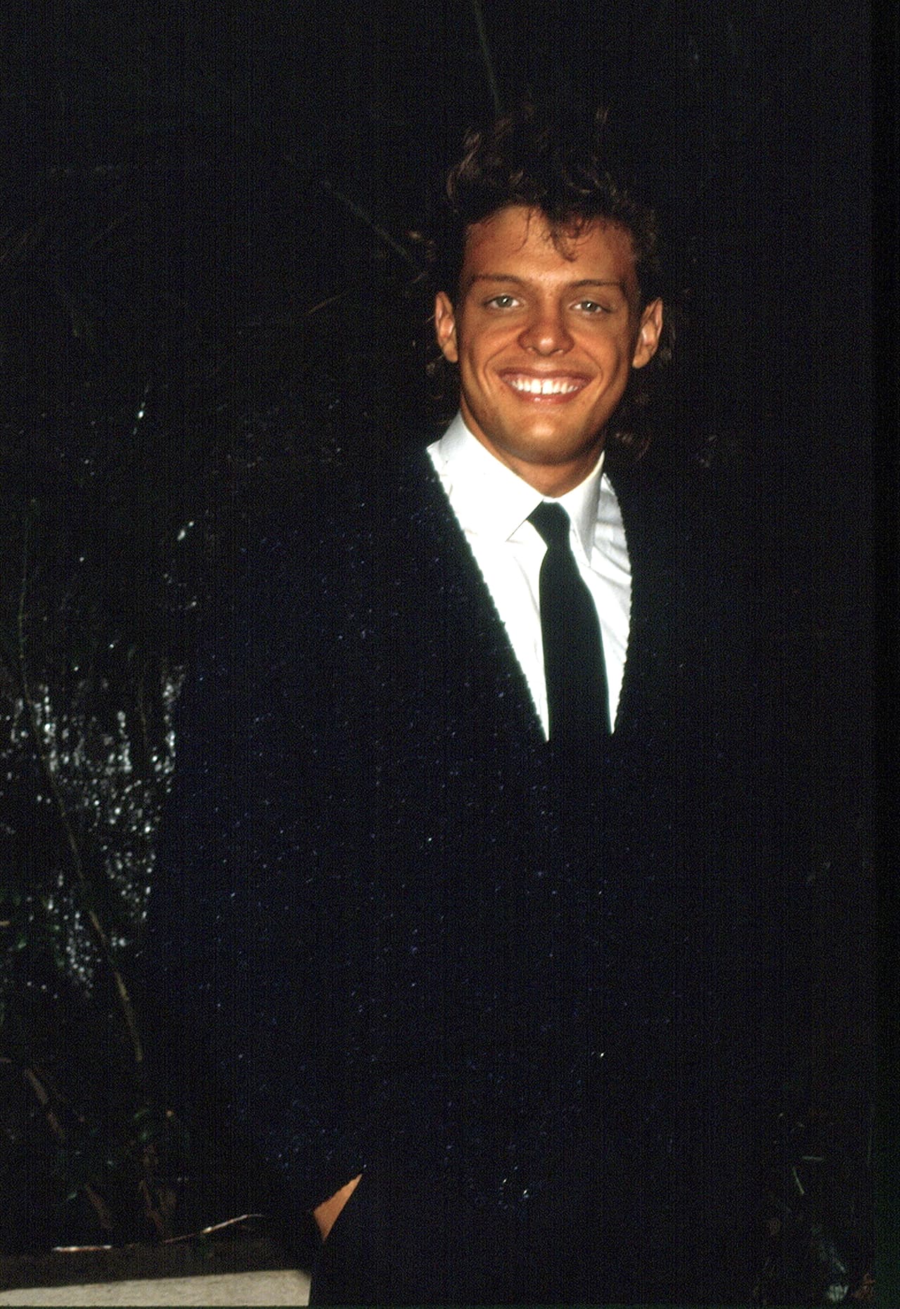 Otra de las figuras más importantes de la música de habla hispana es
<b>Luis Miguel</b>, así lucía en 1988.