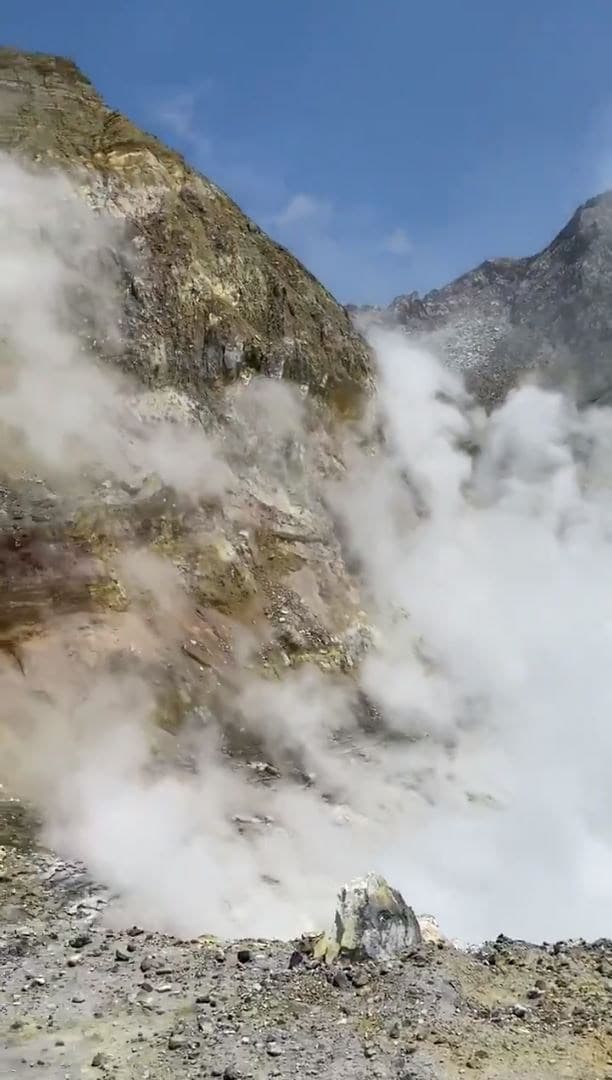 Se ha informado que en las próximas horas un barco de la Armada de Nueva Zelanda desplegará un equipo de drones para determinar y evaluar la situación ambiental de la isla.
<br>