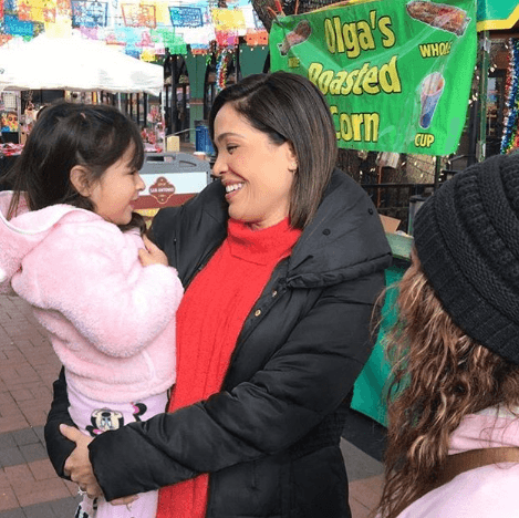 Nada como sentir el cariño de los niños. Karla Martínez disfrutó cada instante de estos días llenos de amor.