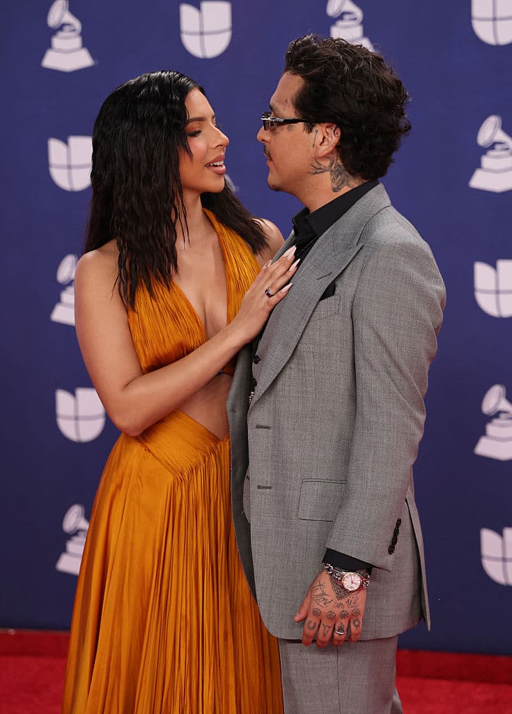 Nodal, Ángela Aguilar y otras parejas que derrocharon amor en los Latin GRAMMY 2025