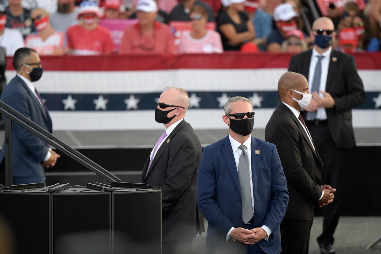 Al menos 130 agentes del Servicio Secreto están infectados o en cuarentena tras intensa campaña de Trump