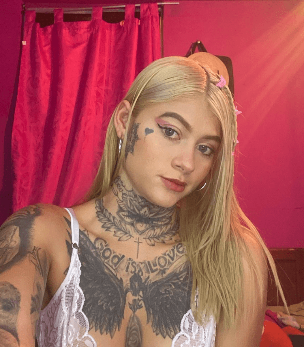 De acuerdo con ella, "las cosas no son como aparentan", ya que segun explica, todo se trató de un accidente que se hizo viral. Pero las criticas y comentarios negativos continuan.
<a href="https://www.instagram.com/p/CdEKlBeoEp8/?utm_source=ig_embed&ig_rid=2c3c6677-6cbb-4a12-a6c0-2a460ed65412" target="_blank">¿Realmente fue sin intención? </a>