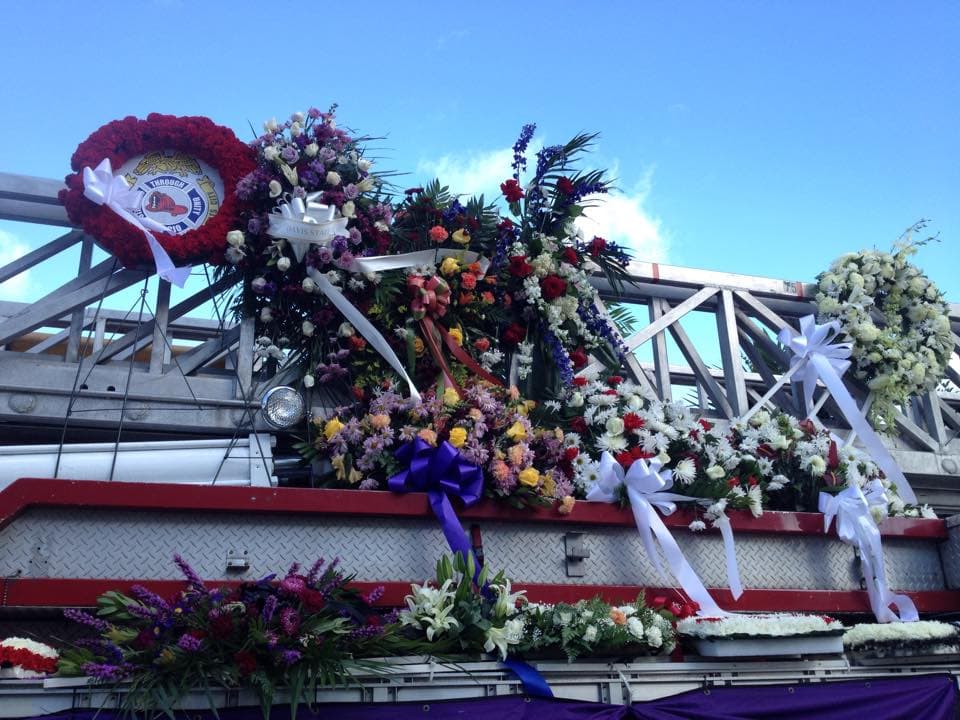 Miles de bomberos y conocidos dieron el último adiós al bombero Daniel Capuano quien falleció en el cumplimiento de su oficio mientras apagaba un incendio al sur de Chicago.