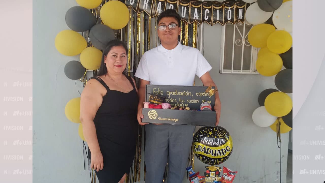 La noticia sacudió a toda la familia. Sus padres,
<a href="https://www.univision.com/local/chicago-wgbo/kevin-gonzalez-fallece-tras-reencontrarse-con-su-familia-en-sus-ultimos-dias" target="_blank">Norma Ramírez e Isidoro González</a>, intentaron cruzar desde México para acompañar a su hijo en sus últimos días,
<b>pero la visa humanitaria les fue negada. </b>
