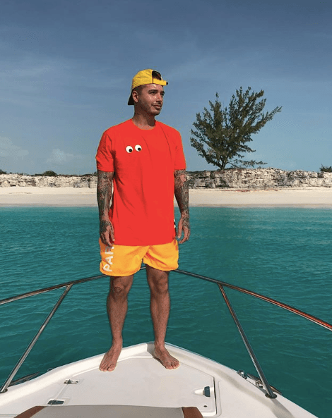 <b>J Balvin</b> publicó un mensaje que llamó la atención del público y la industria, ya que hace fuertes críticas a la nueva ola de cantantes urbanos, que según él, le dan malos ejemplos a la juventud con sus mensajes de violencia y drogas.