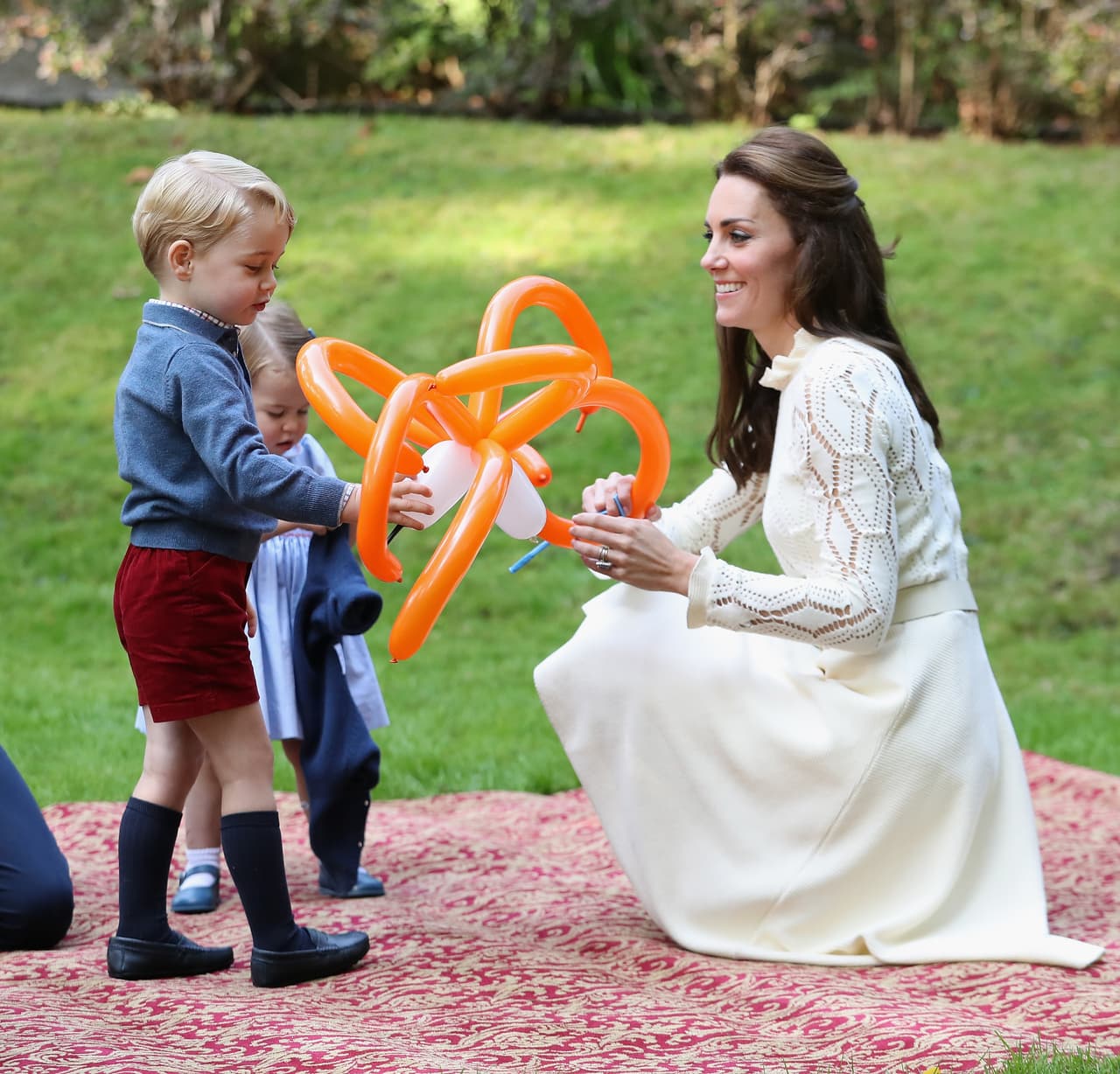 También le dieron muchas figuras con globos.