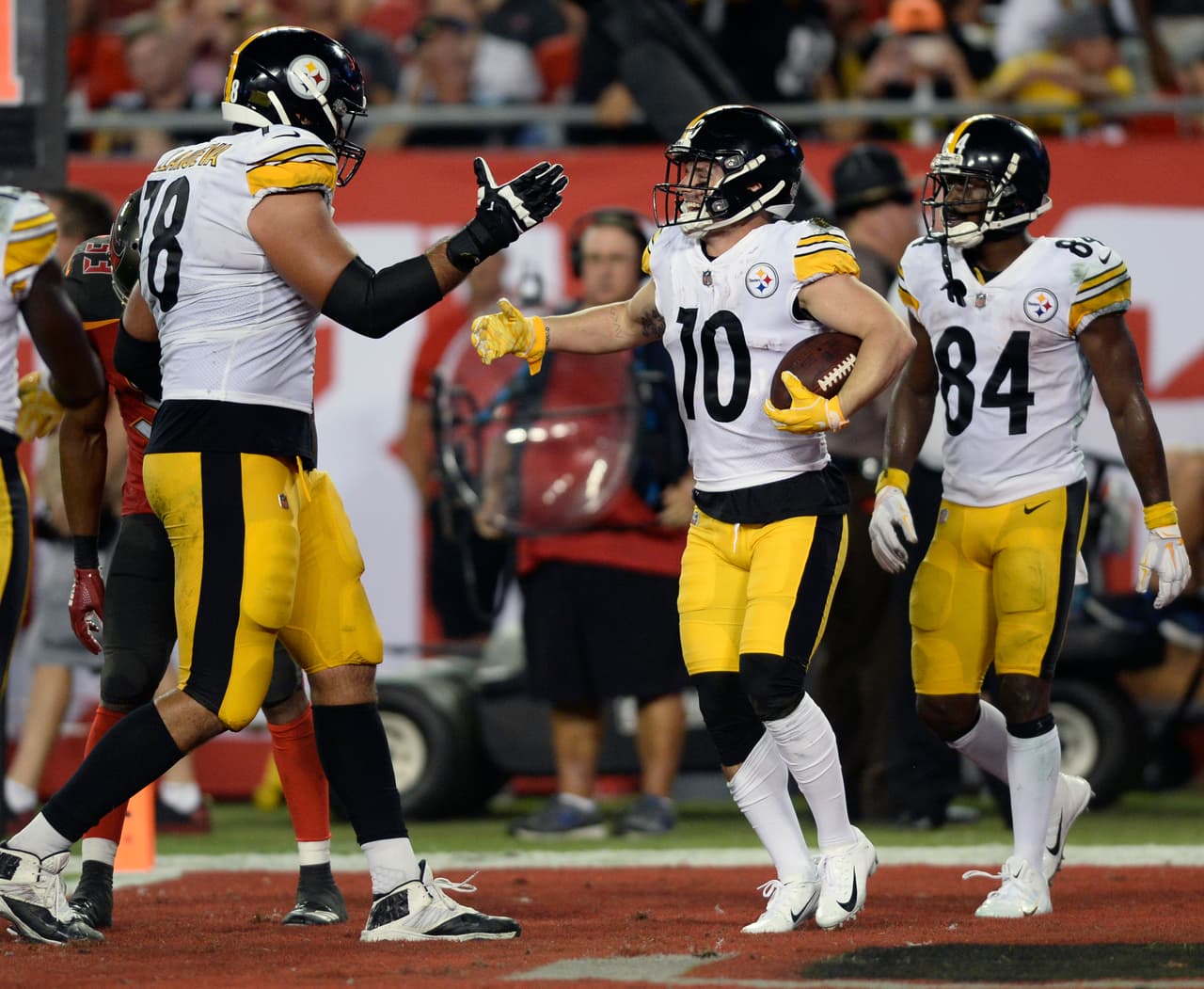 Para poner las cosas aún peores para Tampa, a 6 segundos del descanso Ryan Switzer capturó un pase de 1 yarda de Roethlisberger para ampliar la ventaja a 30-10. Parecía que la suerte estaba echada.