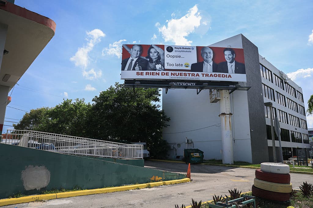 El anuncio fue pagado por el Caucus Demócrata Hispano.