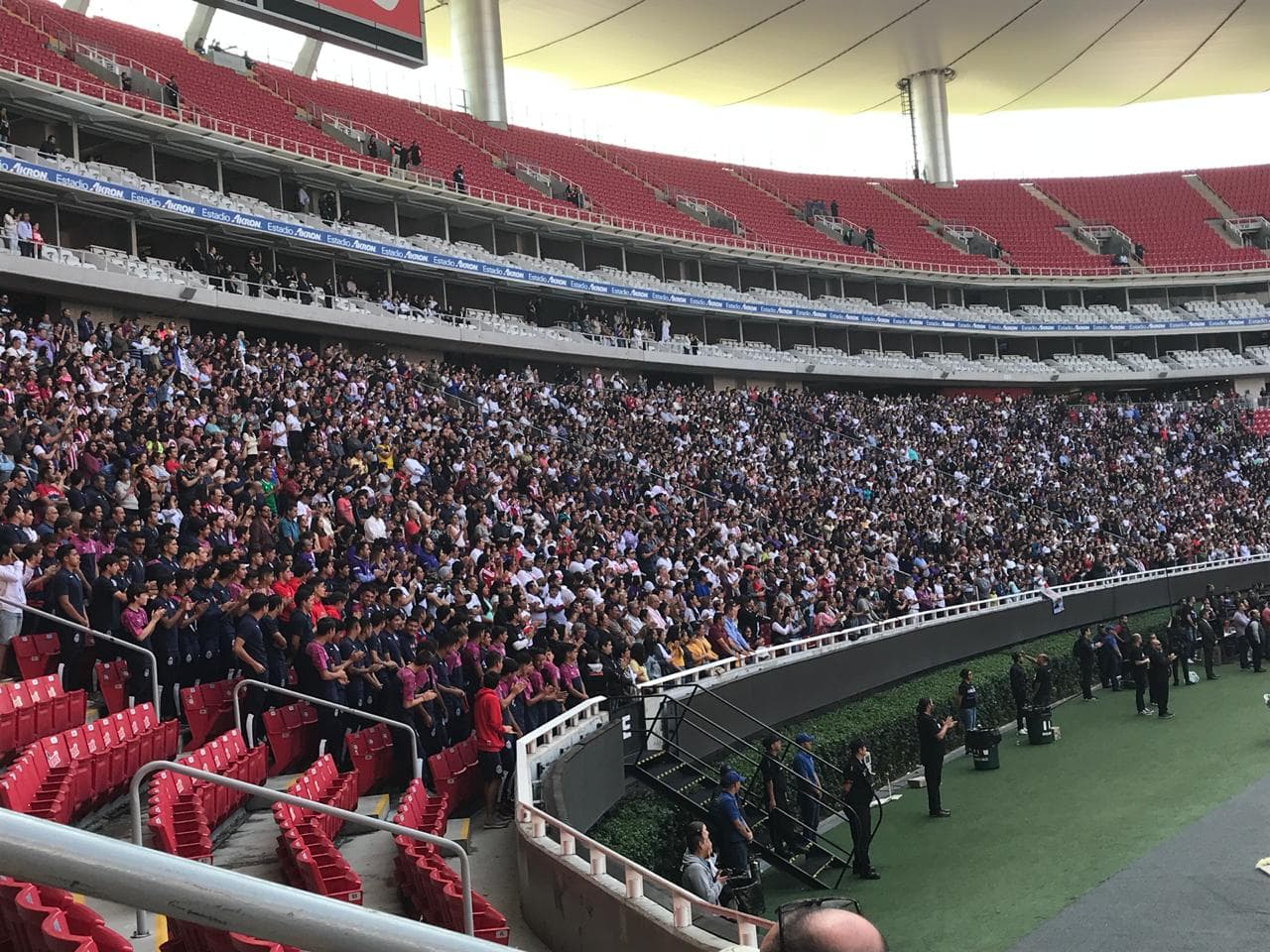 Jugadores, directivos, familia y amigos se reunen en el Estadio Akron para darle un último adiós a Jorge Vergara.