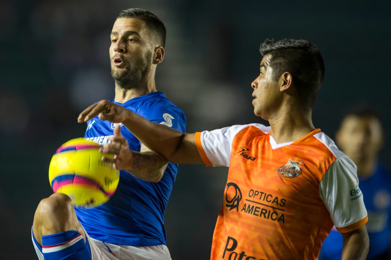 Con la frustración del empate, que lo sentenciaba a ver escapar una oportunidad de reivindicación, se fue el primer tiempo.