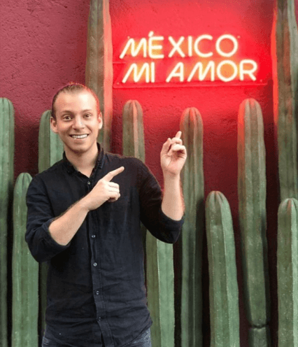 De Marino es de raíces argentinas, per ha logrado construir una destacada trayectoria en México.
<br>