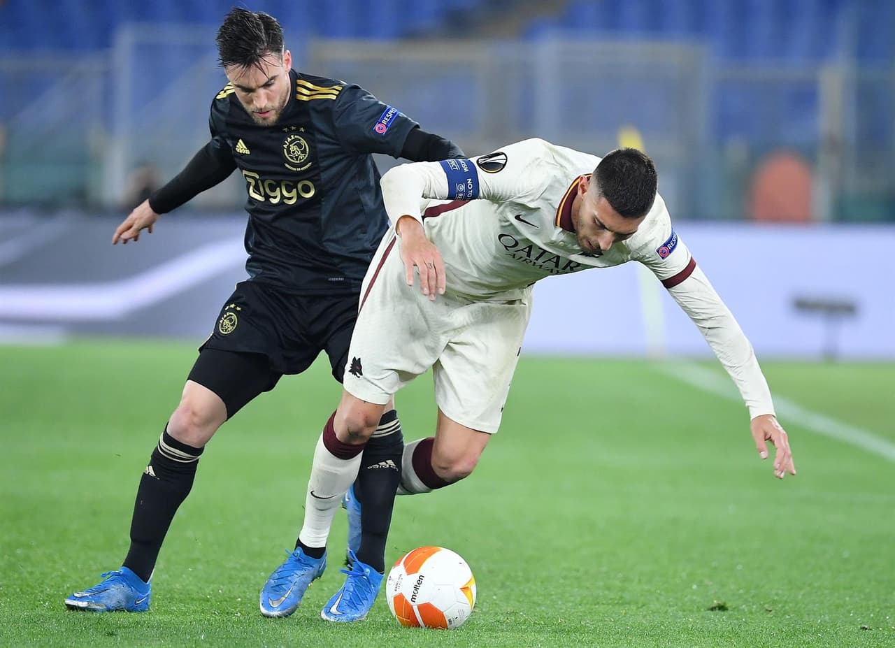 AS Roma y Ajax empatan en el partido de vuelta 1-1, pero el equipo de 'La Loba' califica a las Semifinales de la UEFA Europa League, pues el marcador global favoreció a la escuadra italiana. Bryan Brobbey abrió el marcador para los de Amsterdam, pero el gol de Edin Dzeko firmó la sentencia para la visita.