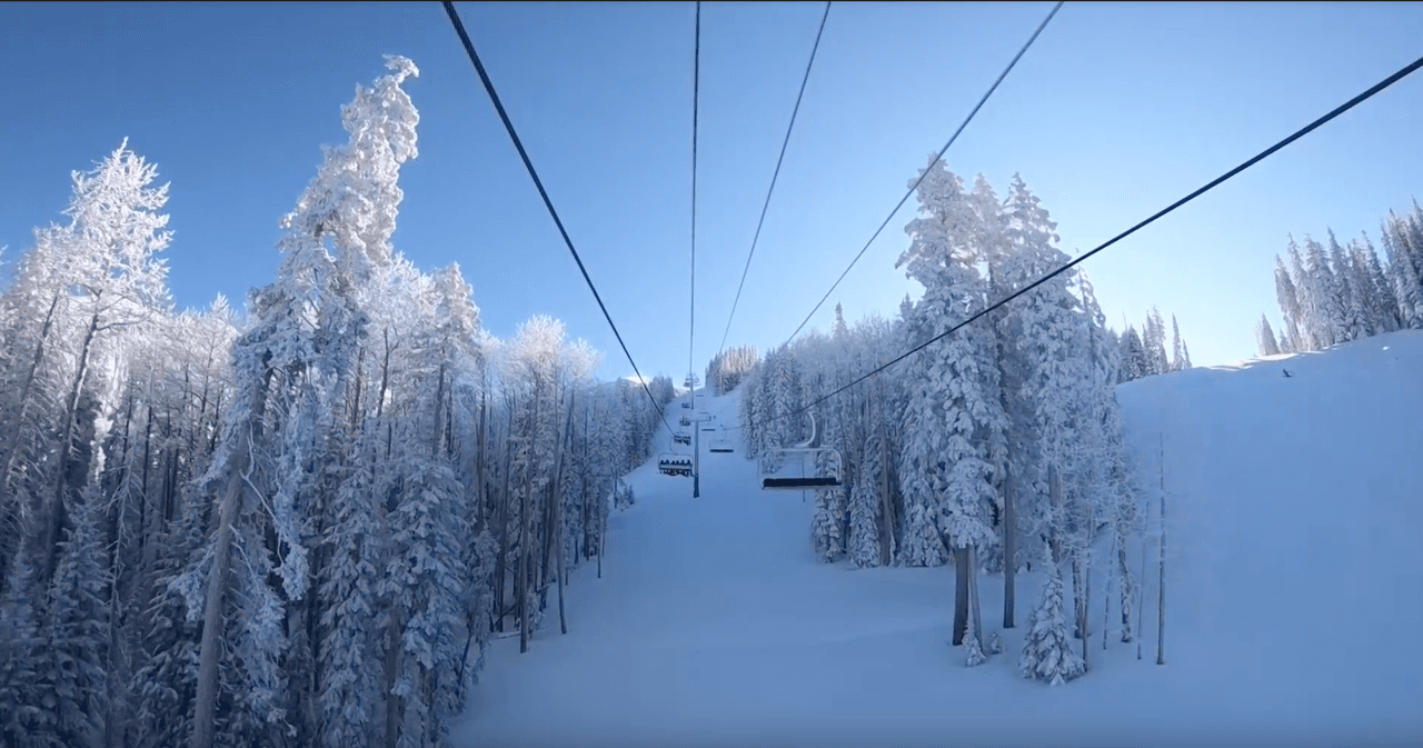 En la página web de
<b><a href="http://www.arizonasnowbowl.com/">Arizona Snowbowl</a></b> encontrarás toda la información que necesitas sobre los diferentes planes para entrar y esquiar, renta de equipos y hasta hospedaje.
<br>