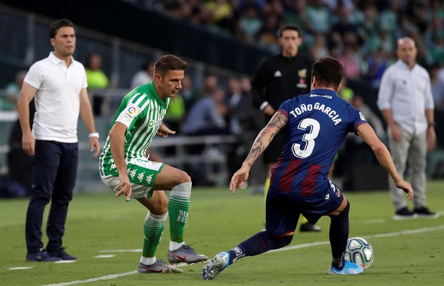 El caso de Lainez ha sido peculiar, ya que ha visto muy pocos minutos desde su fichaje.