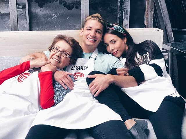 Ellos ya se conocían, pero fue durante el programa donde se cocinó su relación: "El amor de nosotros renació más que todo cuando teníamos esos espacios libres aquí en MasterChef,
<b> </b>porque realmente nosotros en la cocina y en los retos de campo estábamos cocinando".
<br>