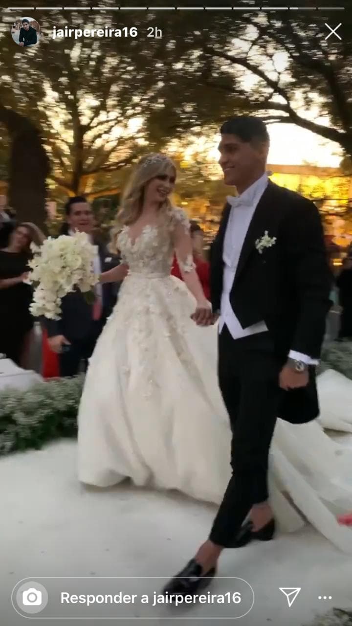 El delantero mexicano une su vida con la modelo regiomontana Ileana Salas ¡Vaya cierre de año para Pulido!