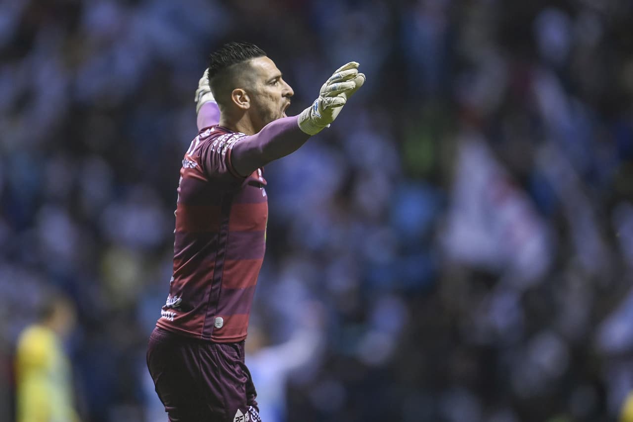 Cuando moría toda esperanza, Guillermo Martínez se fabricó en el área rojinegra una chilena al 95’ para empatar el juego y mantener a Puebla en la cima del torneo.