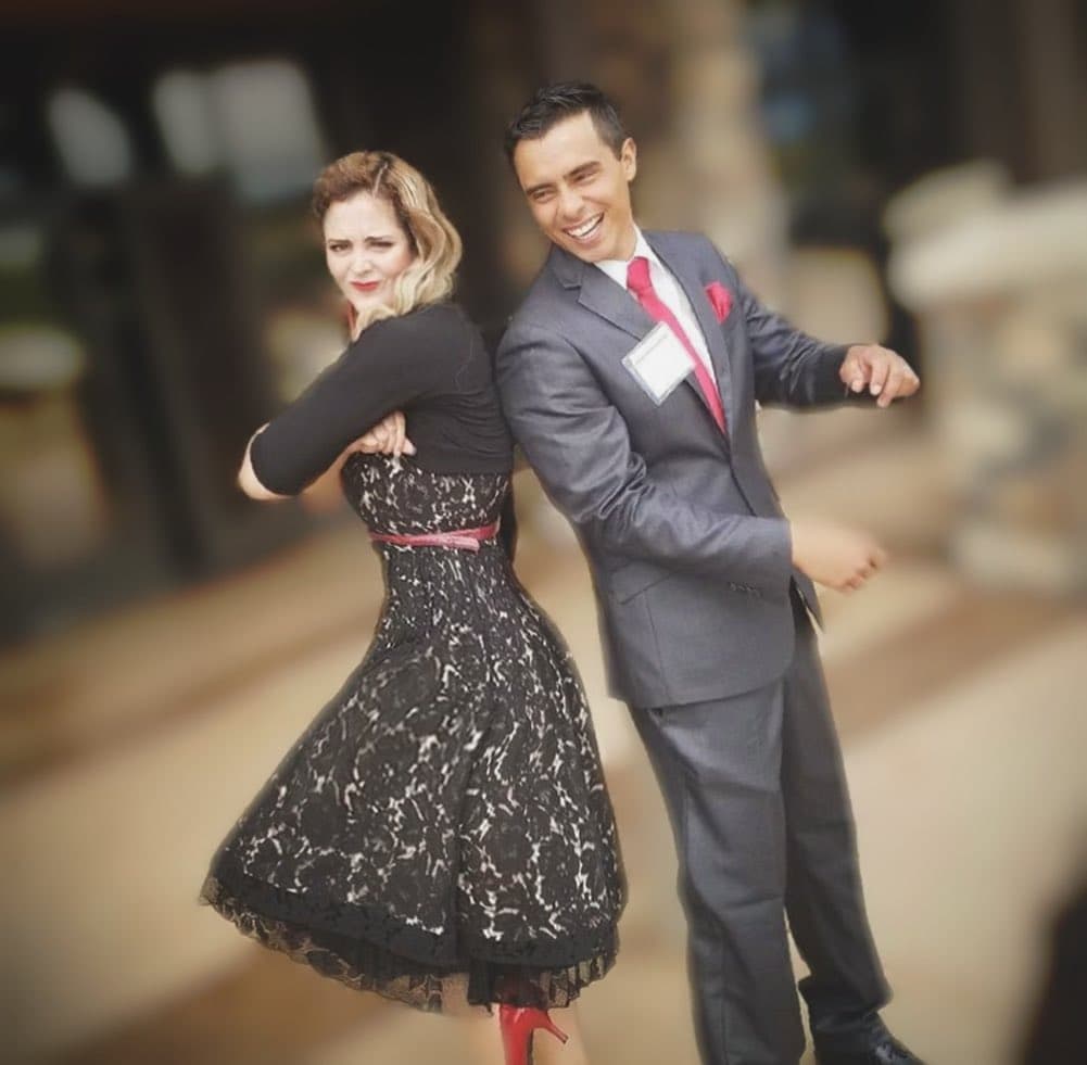 Un par de años después de que participó en el melodrama 'En nombre del amor', Allisson Lozz se casó en 2011 con su actual esposo
<b><a href="https://www.univision.com/programas/super-momentos-de-novela/allisson-lozz-defendio-a-su-esposo-de-las-criticas-fotos#b7fe98430000" target="_blank">Eliú Gutiérrez</a></b>, con quien decidió darle un giro a su vida.
<br>