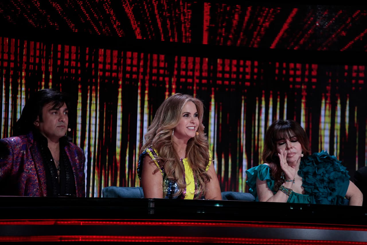 Finalmente, Lucero fue testigo del divertido duelo que encabezaron Beba y Sarilú en 'La Botonera'.