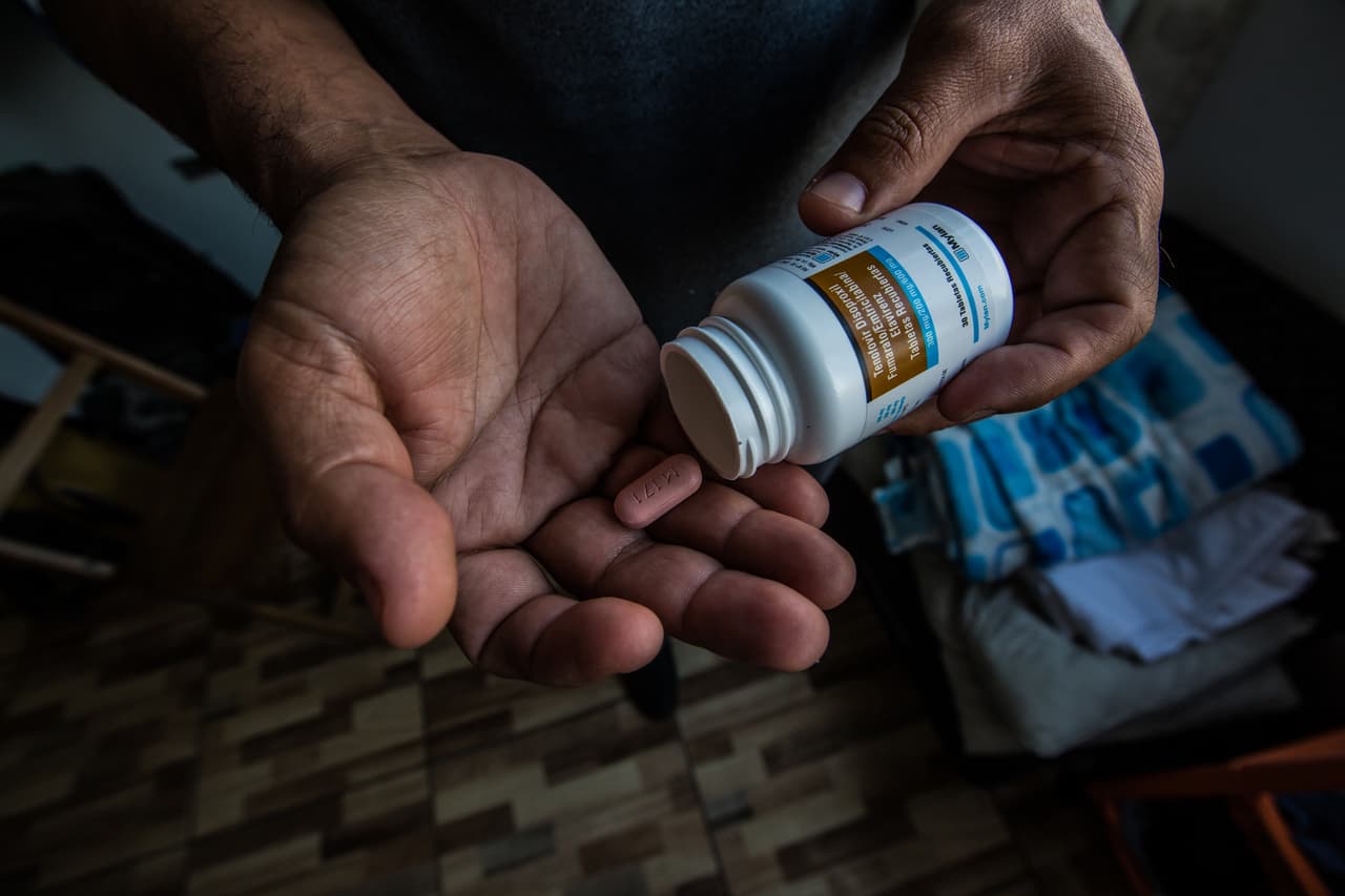 Esta es la pastilla que debe tomar Alfonso todos los días a la misma hora.