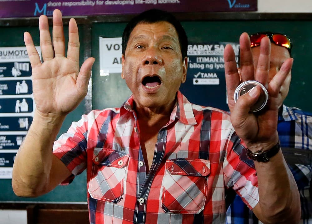 Deslenguado y sexista: el nuevo presidente de Filipinas al que comparan con Donald Trump