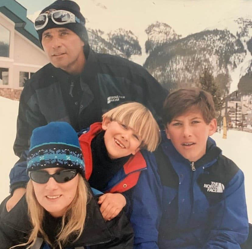 Sus hijos Sebastián y Emiliano han sido un refugio para sobrellevar la muerte de Christian y se siente muy
<b>orgulloso de la formación que ambos les dieron.</b>
<br>