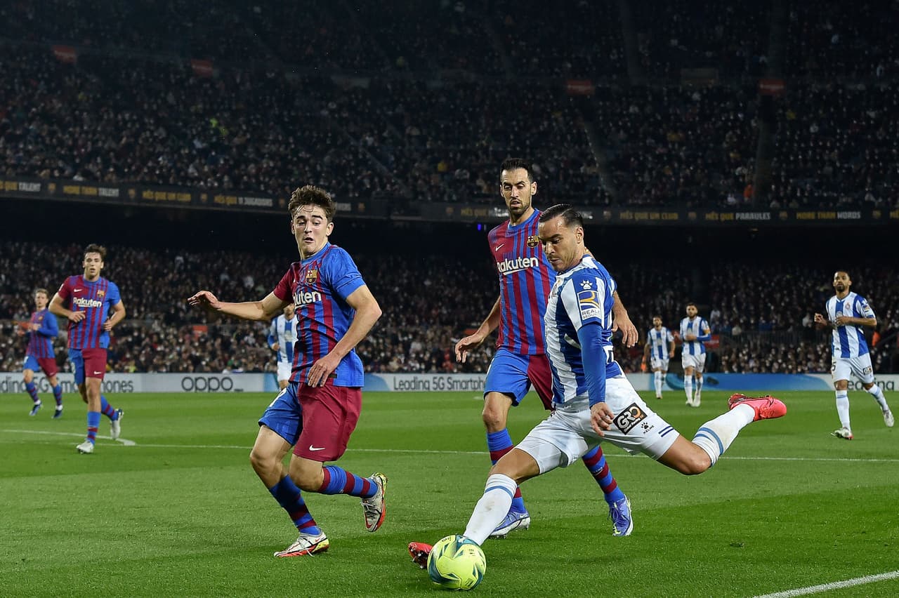 Sergio Busquets tenía algunas dificultades como contención y tenía que apoyar también por los costados para recuperar el esférico.
<br>