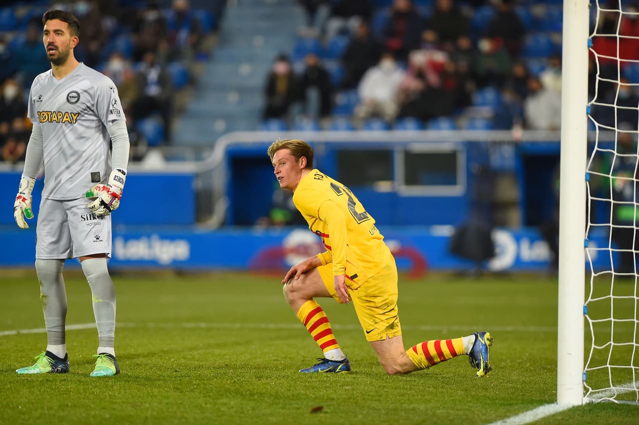 El Barcelona batalló mucho para vencer al Alavés, uno de los peores de LaLiga, pero al final lo hizo con un gol de Frenkie de Jong.