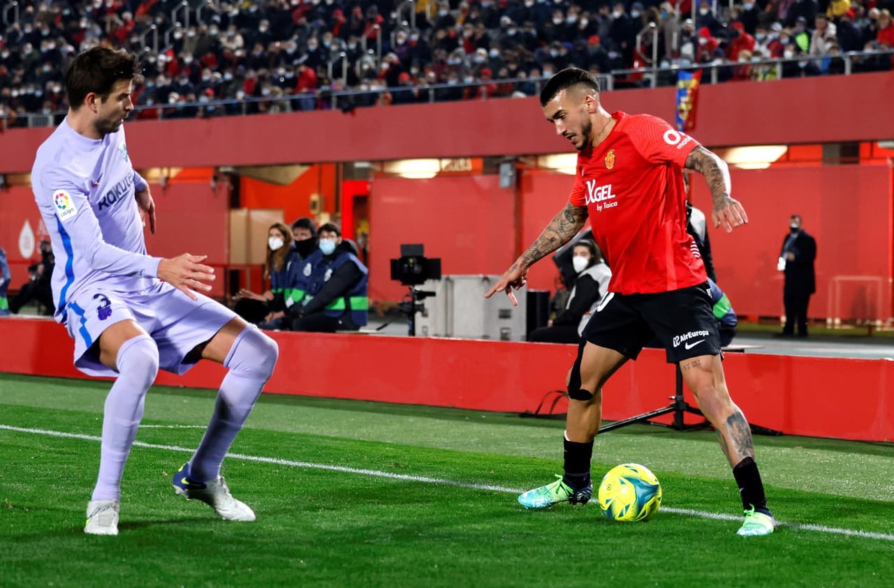 Barcelona derrota al R.C.D. Mallorca por la mínima con gol de Luuk de Jong al minuto 44' durante la Jornada 19 de La Liga y con este resultado ya es quinto en la tabla.