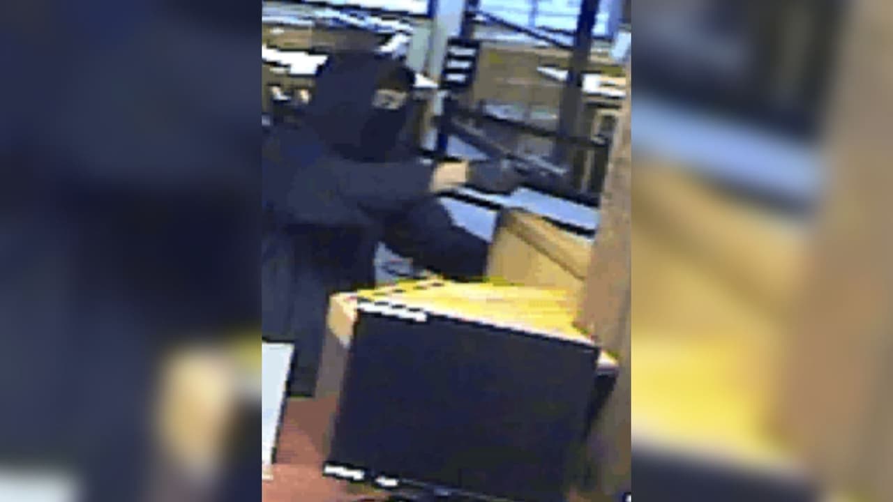 El Fondo de Recompensas para la Participación Comunitaria y la Seguridad de la Alianza del Condado de Sonoma ofrece una recompensa de hasta $ 5,000 por información que lleve a su captura.
<br>