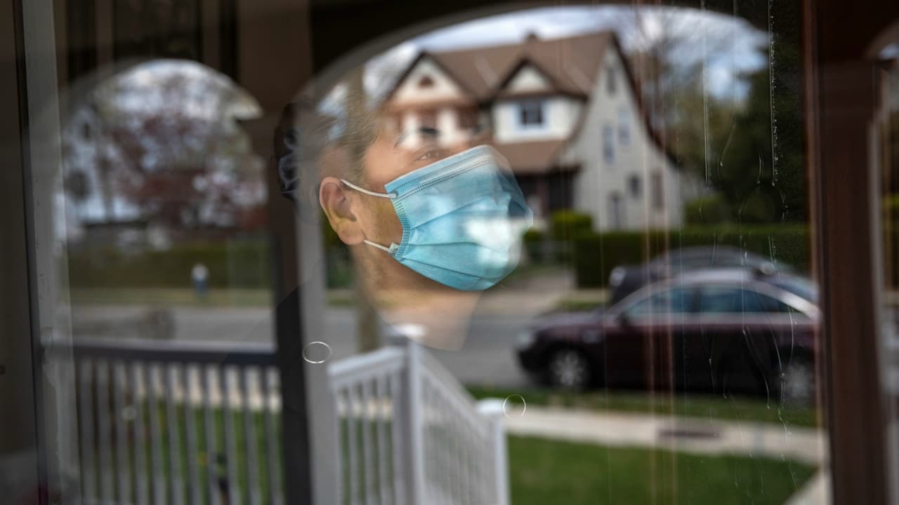 Dar negativo en tu prueba de coronavirus no quiere decir que hayas evitado ser contagiado en tu encuentro familiar. El virus tarda 14 días para incubarse en el cuerpo humano.