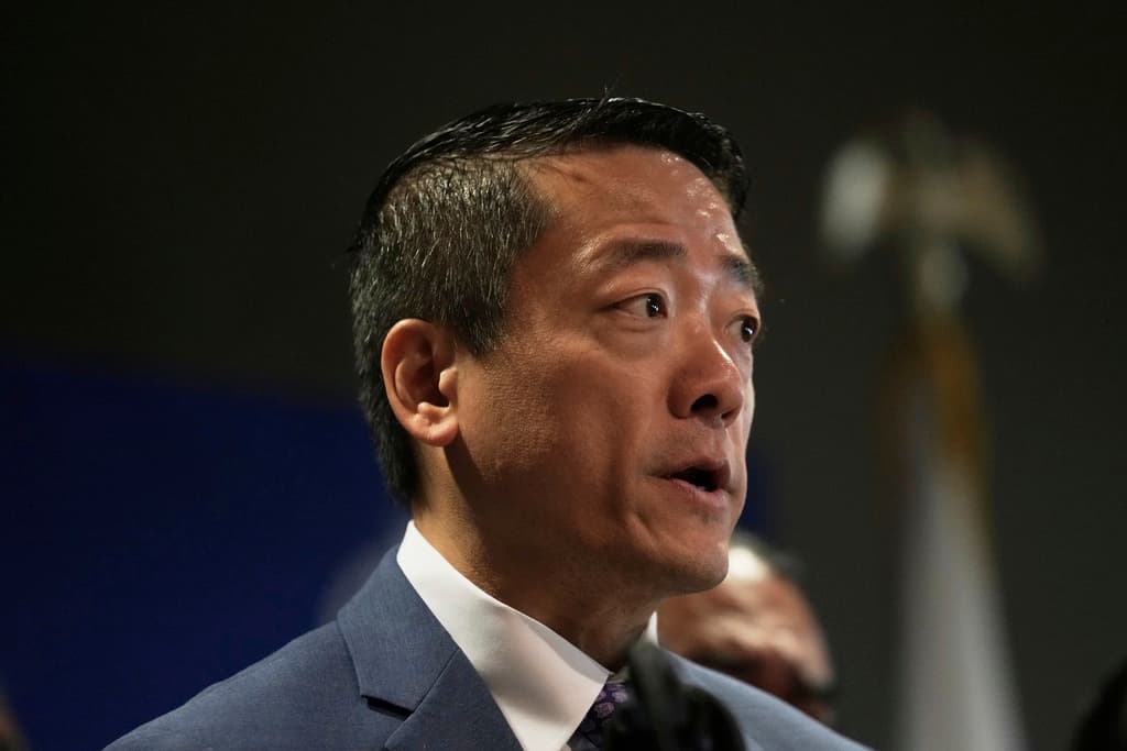 El representante estatal de Texas, Gene Wu, líder demócrata de la legislatura estatal, durante una conferencia de prensa en Illinois el martes.