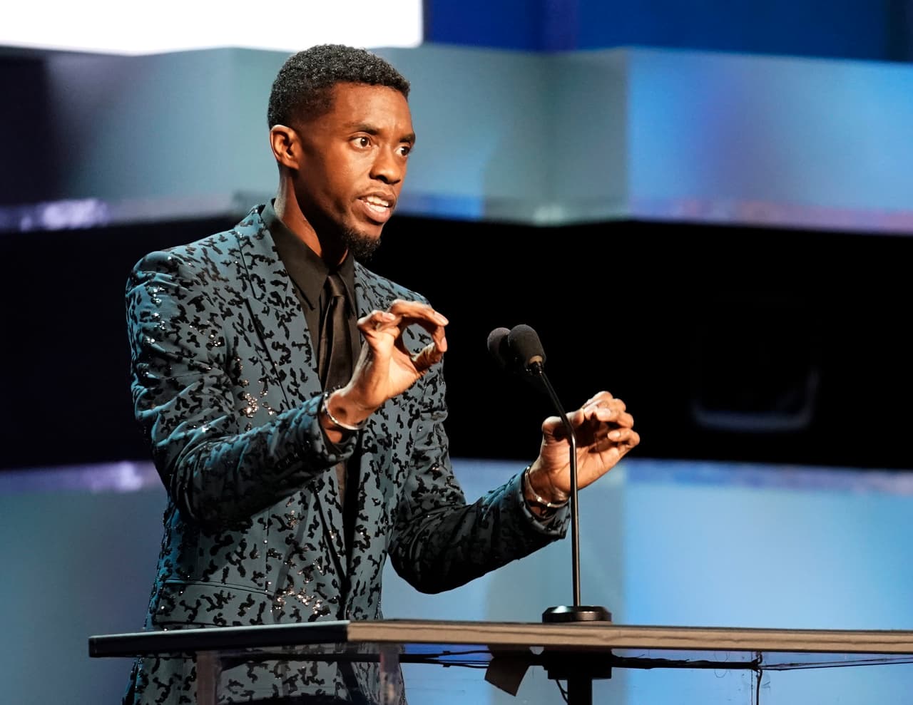 Chadwick Boseman nació en Carolina del Sur y se graduó de la Universidad de Howard. En 2013 consiguió su primer papel protagónico en '42', película en la que compartió escena con Harrison Ford.