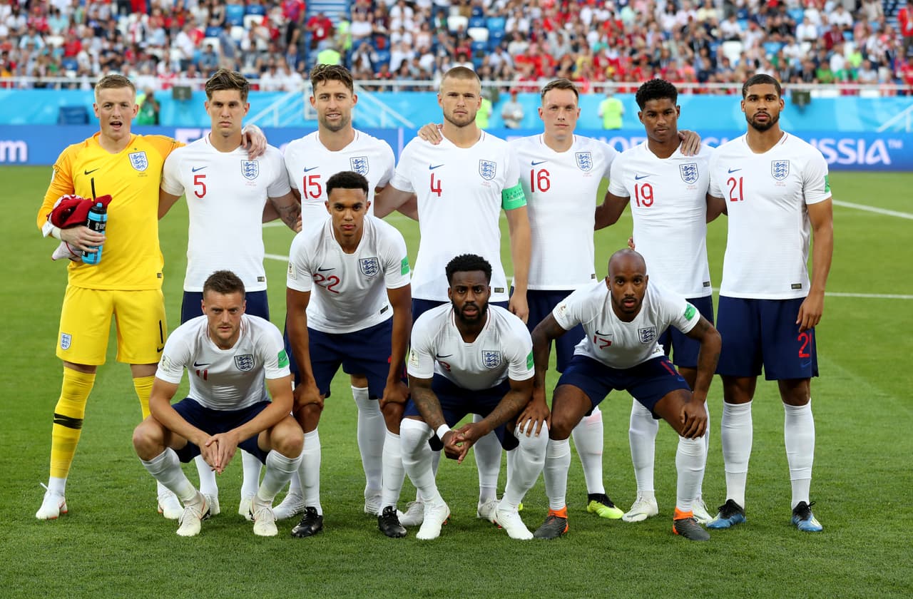 Gareth Southgate formó con Jordan Pickford, Danny Rose, John Stones, Gary Cahill, Phil Jones, Fahian Delph, Trent Alexander-Arnold, Eric Dier, Ruben Loftus-Cheek, Jamie Vardy y Marcus Roshford.