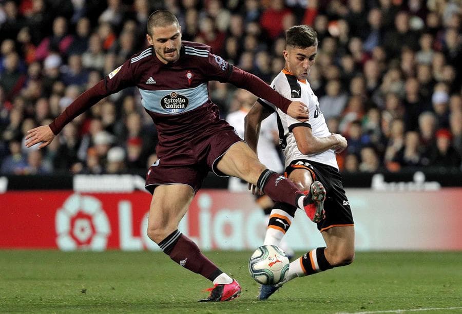 Con gol de Carlos Soler al minuto 77, Valencia gana y consigue tres importantes puntos.