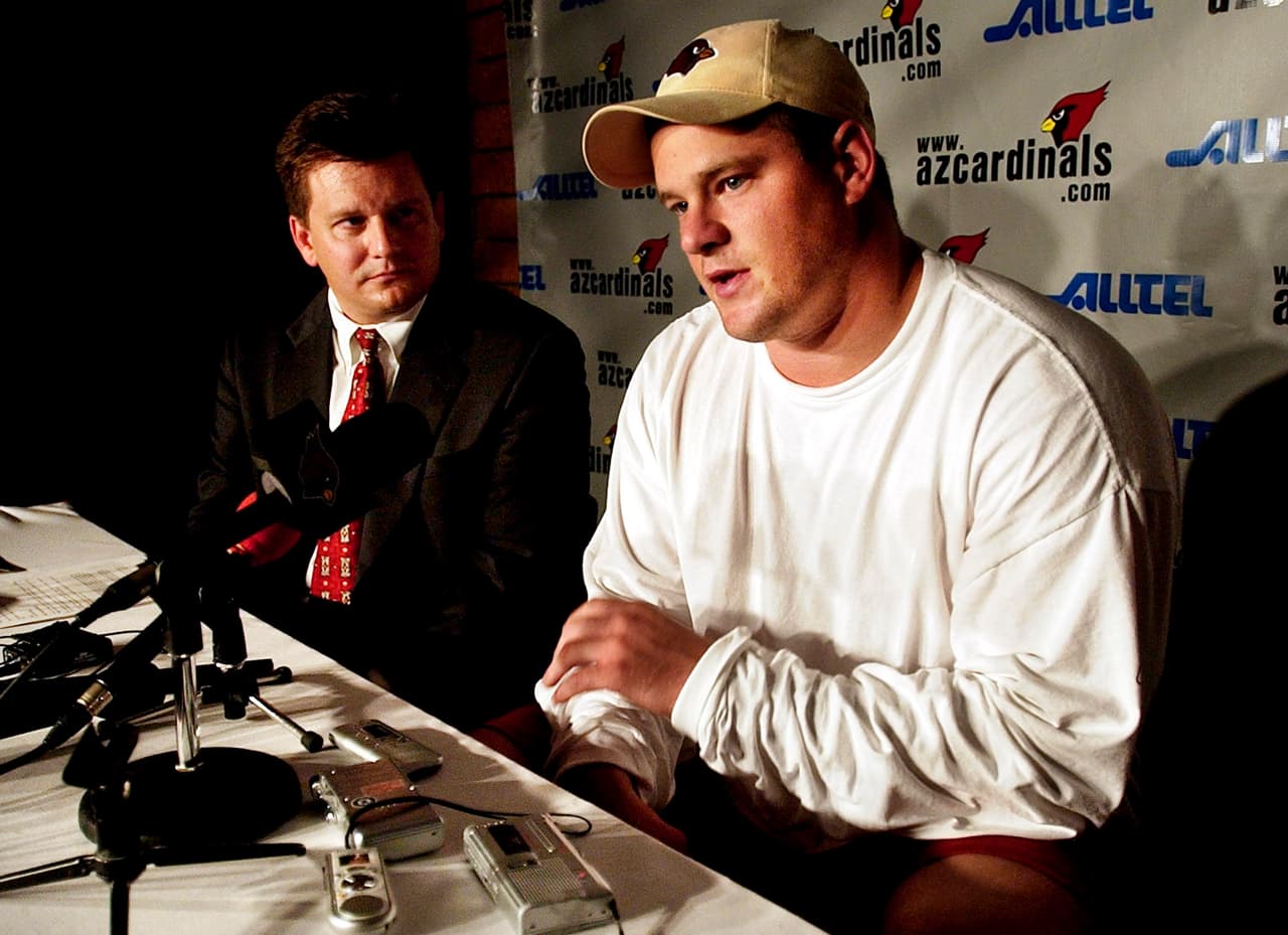 Pat Tillman (27 años) – Fue un jugador de la NFL, quien después dejaría su carrera como jugador para alistarse en el ejercito de los Estados Unidos.El talentoso jugador perdió la vida en una misión en Afganistán, cerca de la frontera con Pakistán.
<br>