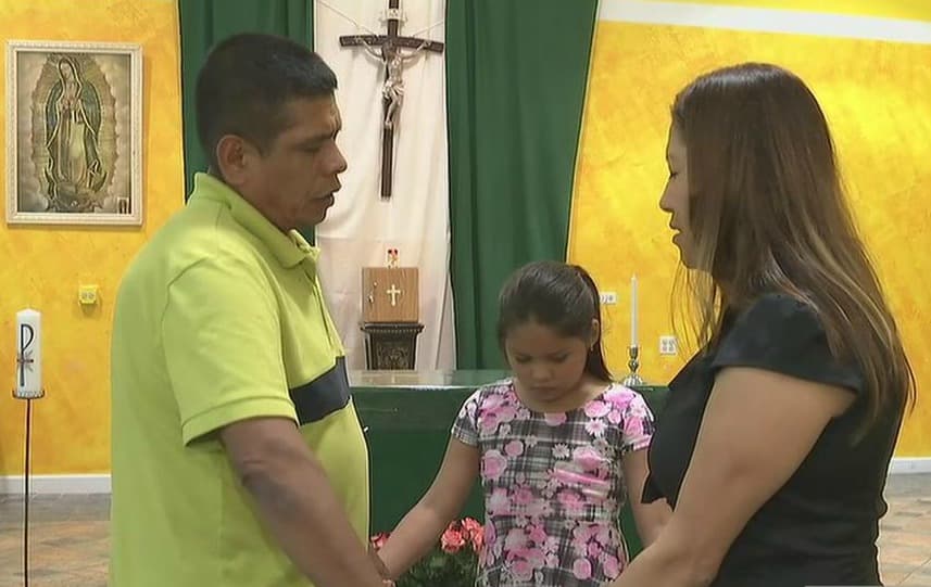 Una familia mexicana refugiada en una iglesia de Chicago pide ayuda para no ser deportada