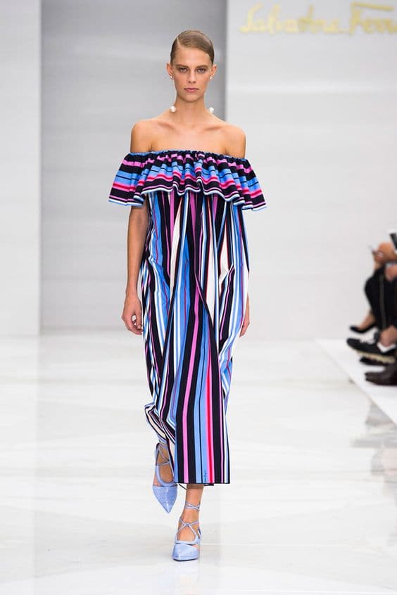 <b>Vestidos largos. </b>Para esta temporada hay que usarlos hasta el tobillo y en diversas formas: cruzados, rectos o vaporosos.
<br>