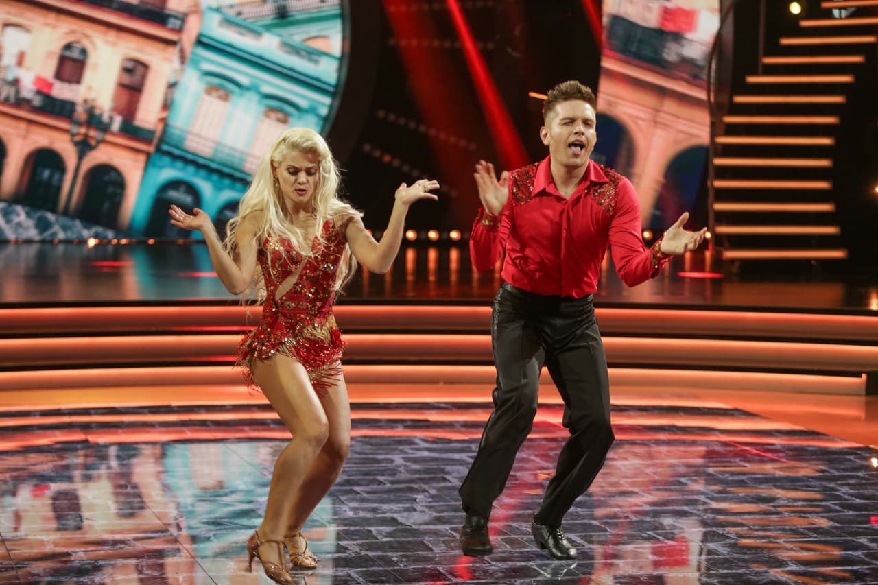 Aunque el cantante fue enviado a votación, ha escrito en sus cuentas sociales que está trabajando ya en sus próximos bailes.