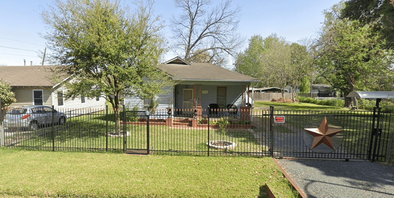 En cuarto lugar se encuentra Carverdale en Houston, Texas.
<b>Tuvo una calificación A con más de 7 reseñas.</b>
<br>
<br>"Carverdale es un barrio con una población de 2.944", explica Niche.
<br>
<br>En Carverdale hay una gran cantidad de parques.
<b>Además, los residentes tienden a inclinarse por una ideología liberal. </b>
<br>
<br>Las escuelas públicas en Carverdale están muy bien calificadas.
<br>
<br>En lo único que tiene una calificación C es en: Delincuencia y seguridad.