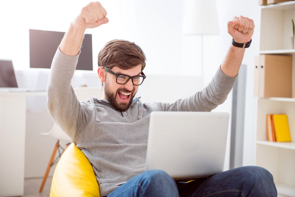 <b>Piscis</b>
<br>
<b>Lección de Venus: Sabrás muy bien qué hacer, y qué evitar</b>
<br>¡Venus, planeta del amor, en tu signo pisciano! Estás recibiendo uno de los mejores regalos cósmicos del año pues empiezas el 2017 bajo la protección del amor y la alegría familiar. Sin embargo si estás considerando cambiar de ocupación, aguarda un poco antes de hacerlo.
<br>